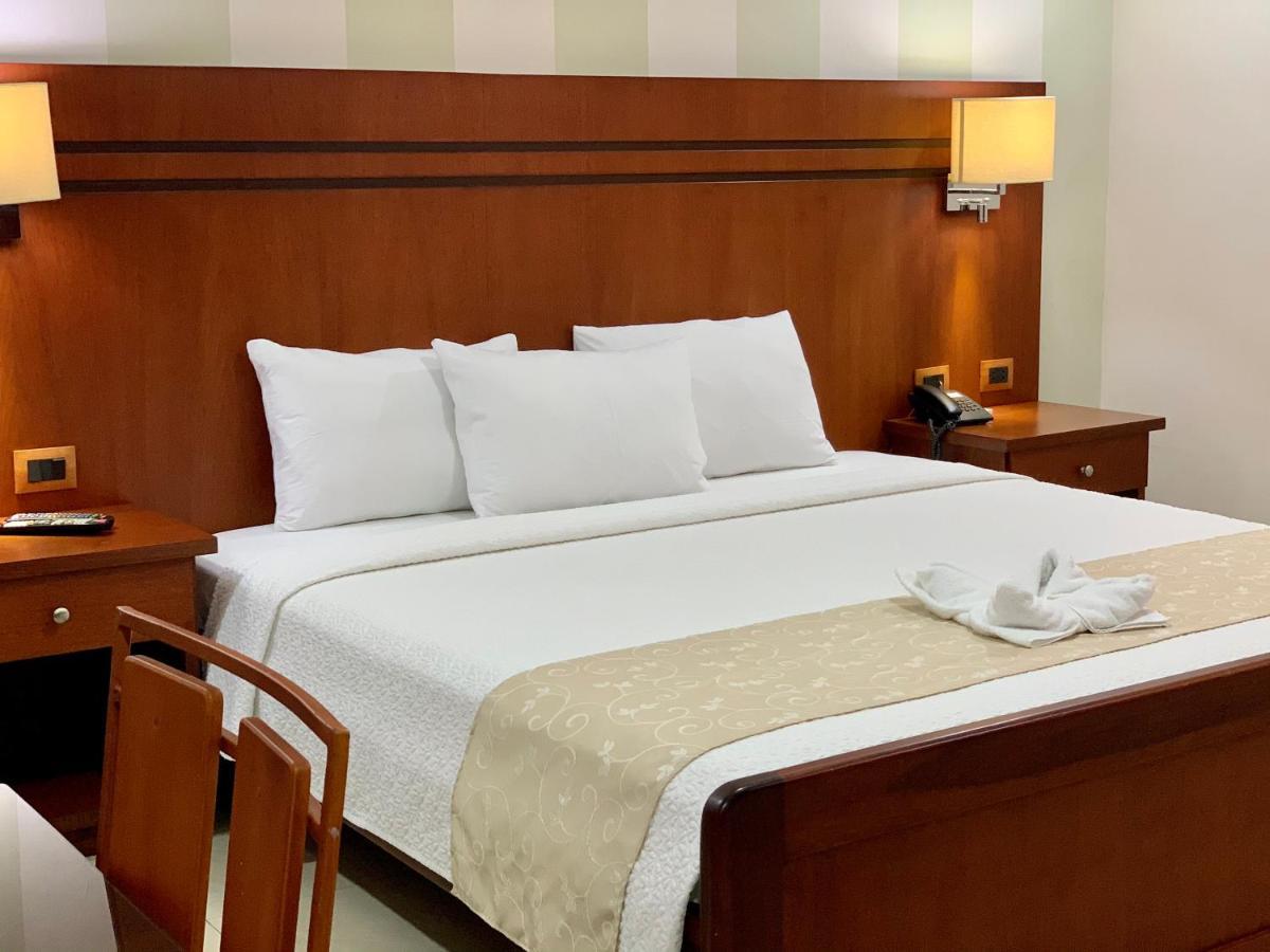 Hotel Adriand'S Machala Extérieur photo